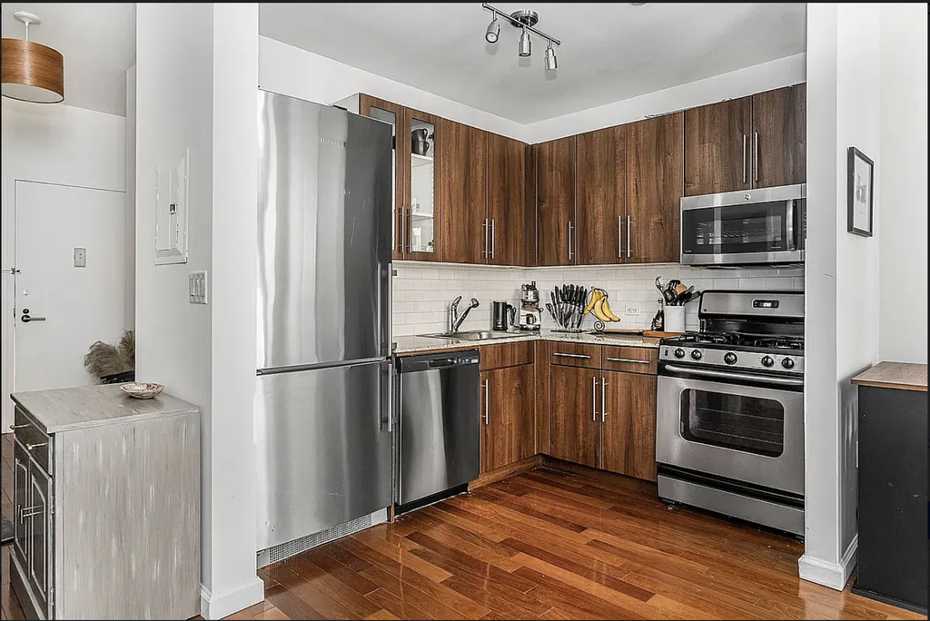 100 Fulton Street - Photo 3