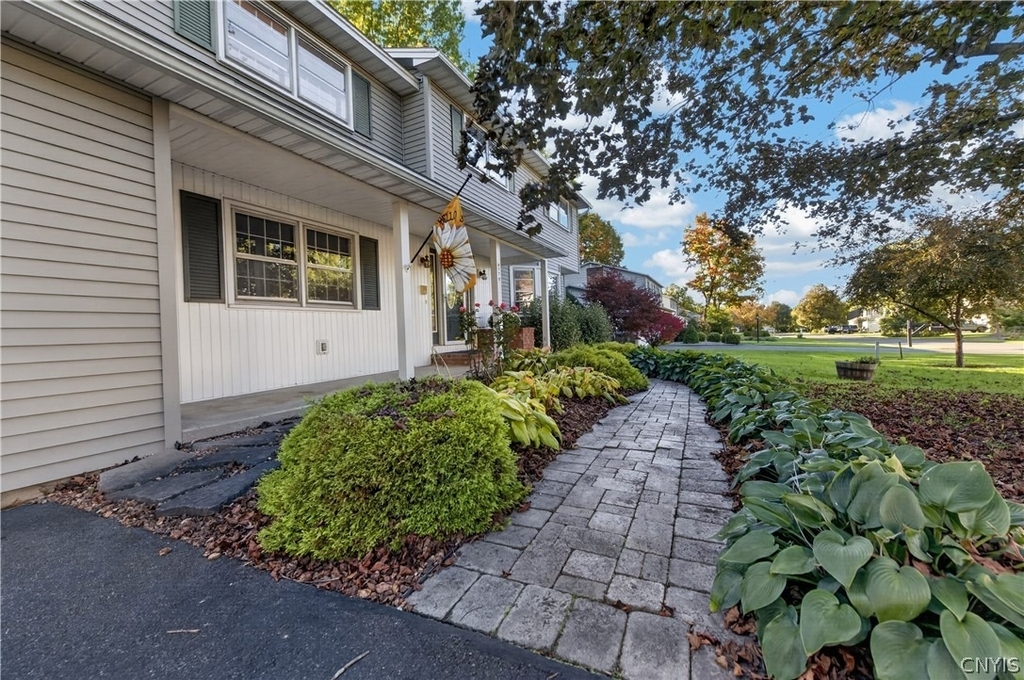 4776 Edgeworth Drive - Photo 4