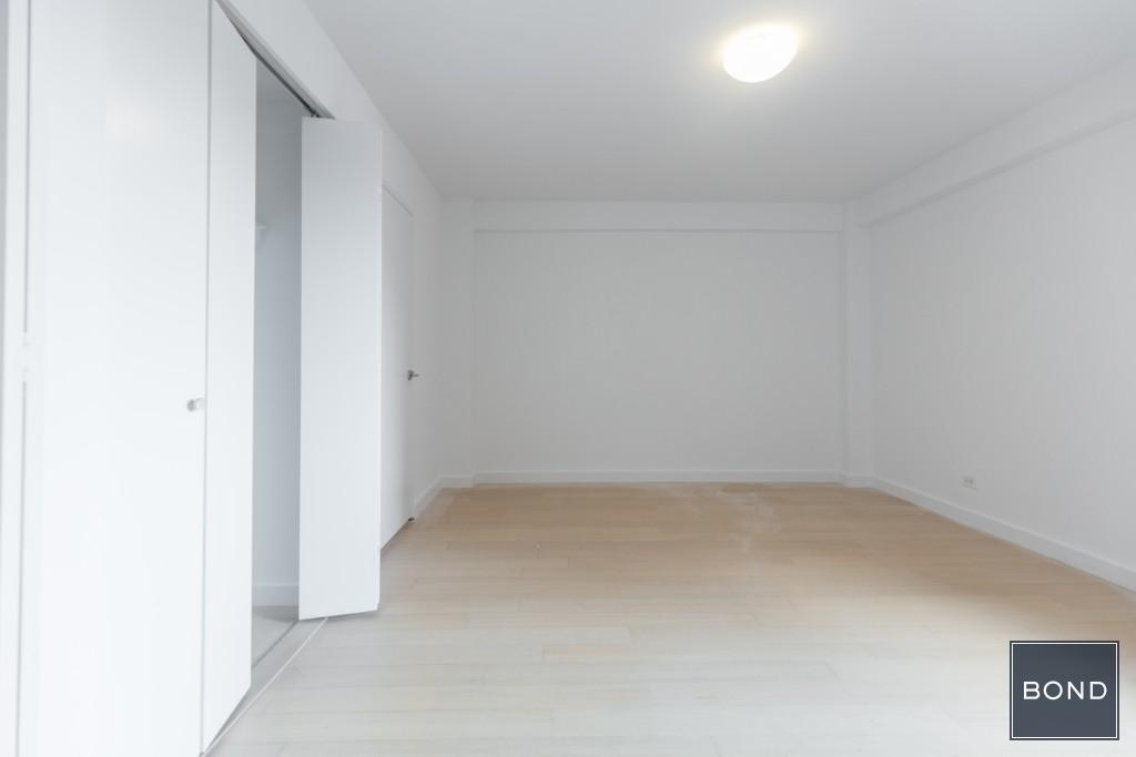 East 39th Street - Photo 10