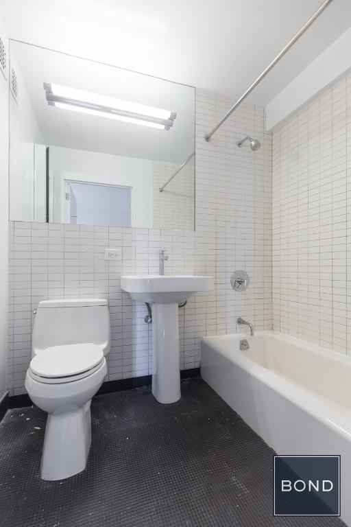 East 39th Street - Photo 18