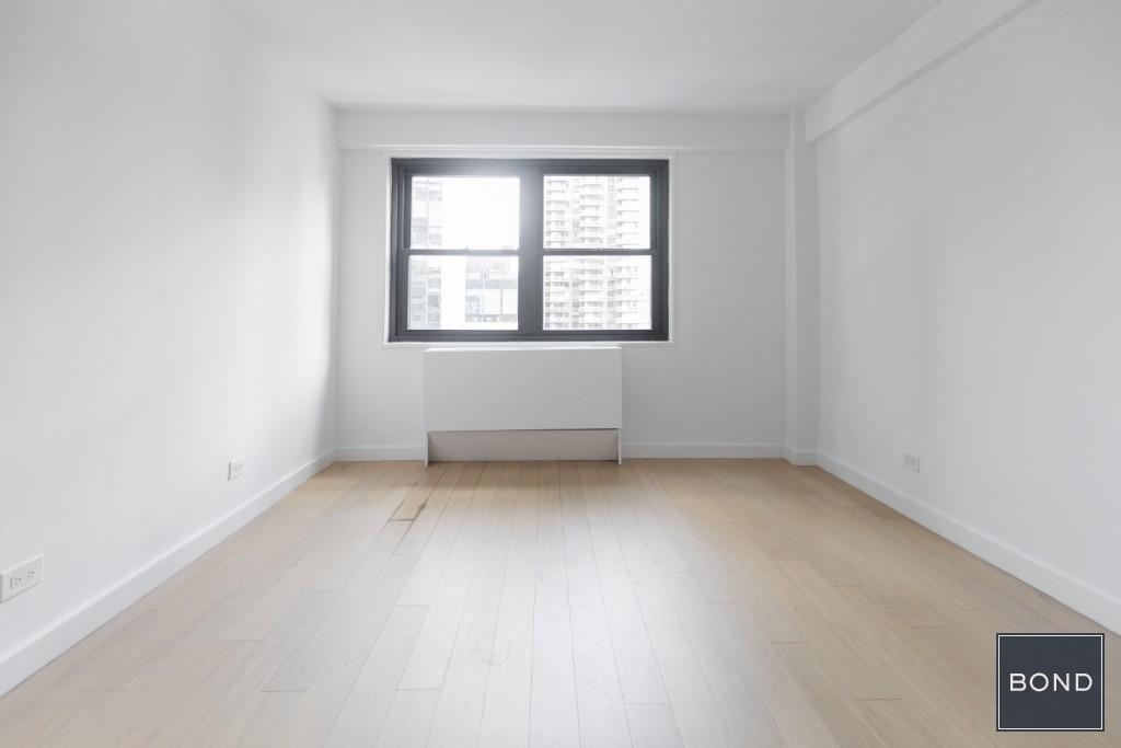 East 39th Street - Photo 8