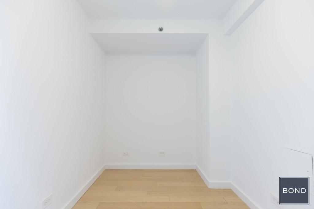 East 39th Street - Photo 17