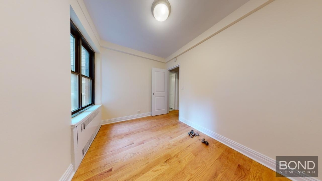East 56th Street - Photo 8