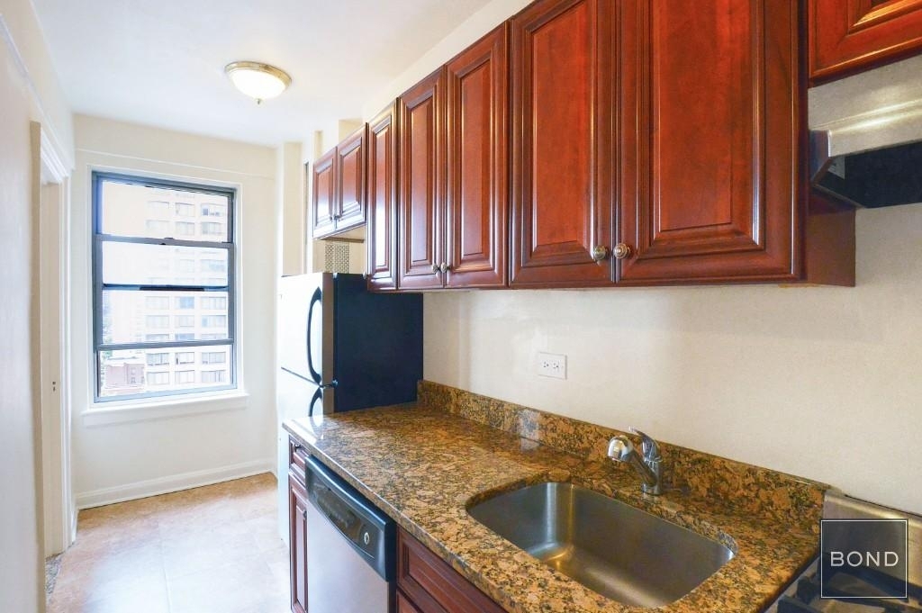 East 38th Street - Photo 3