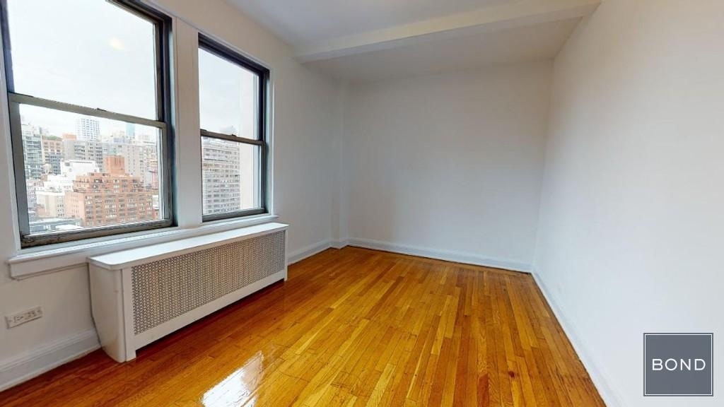 East 38th Street - Photo 6