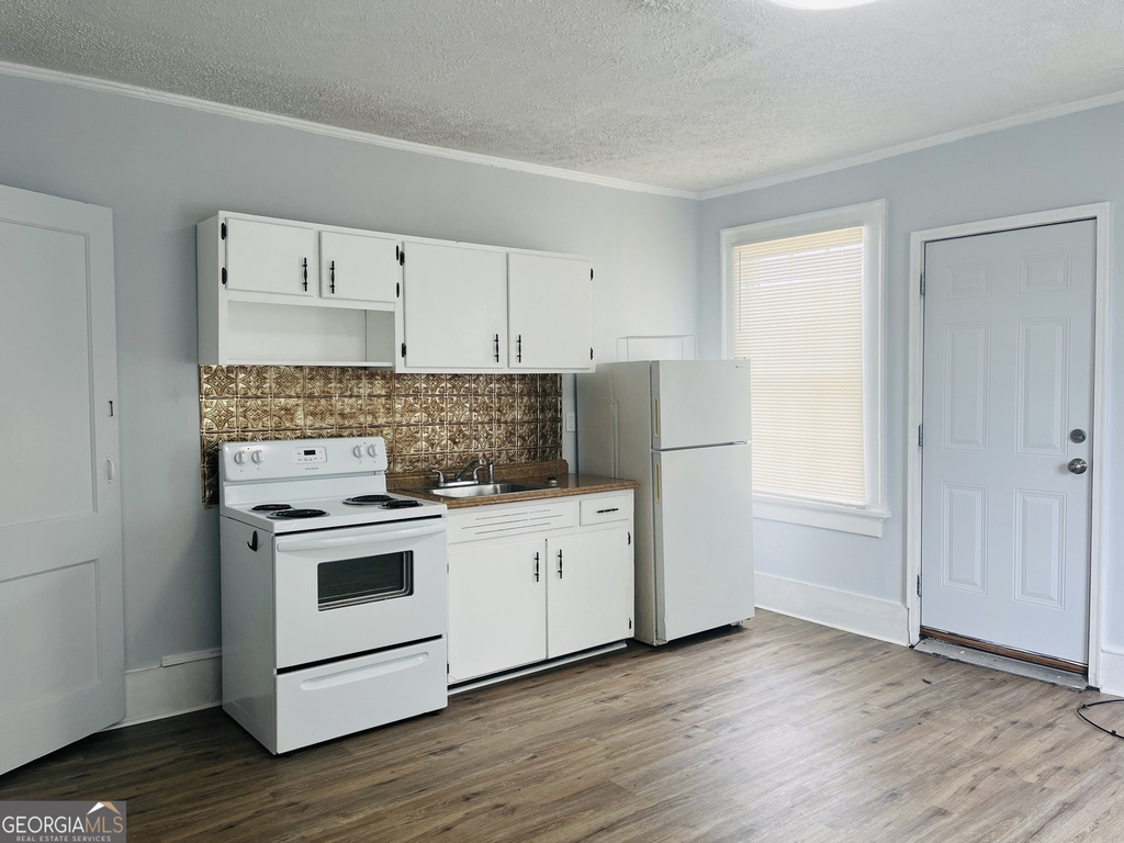 504 Broad Street - Photo 3