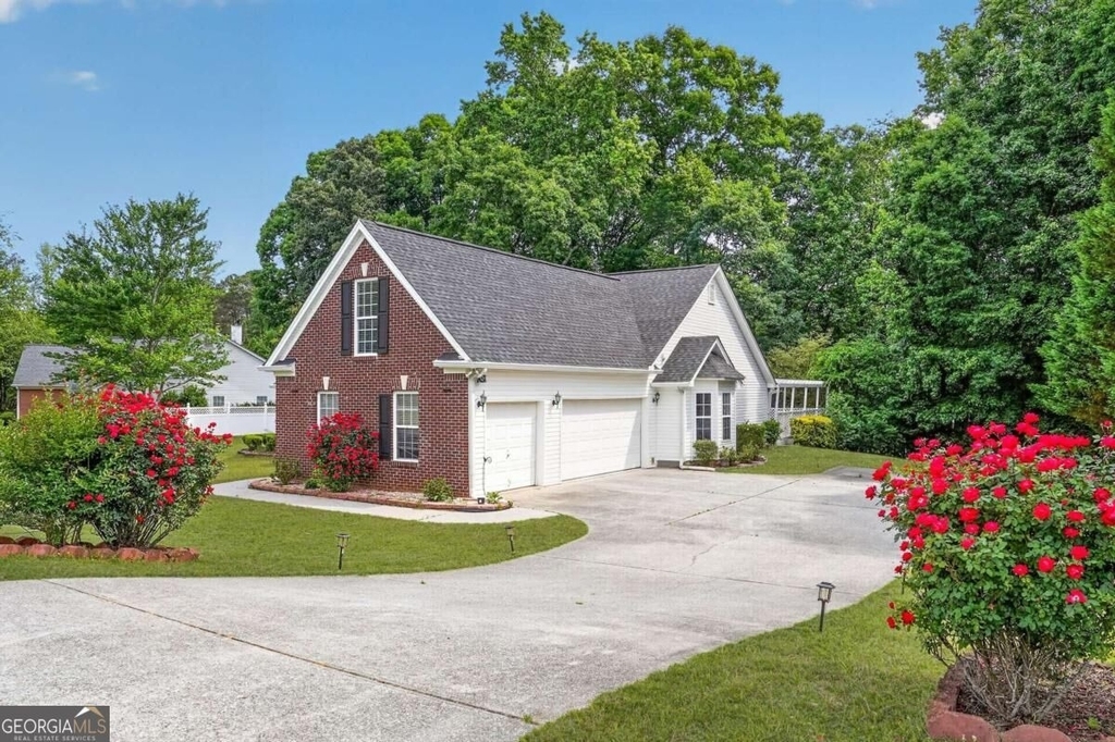 2270 Taylor Pointe Way - Photo 1
