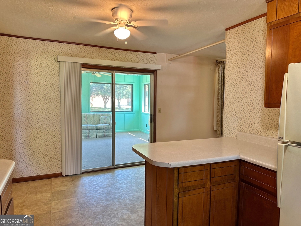 266 Valencia Circle - Photo 4