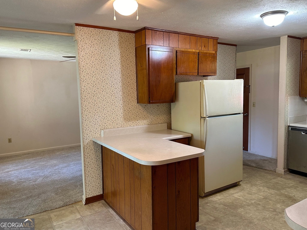 266 Valencia Circle - Photo 3