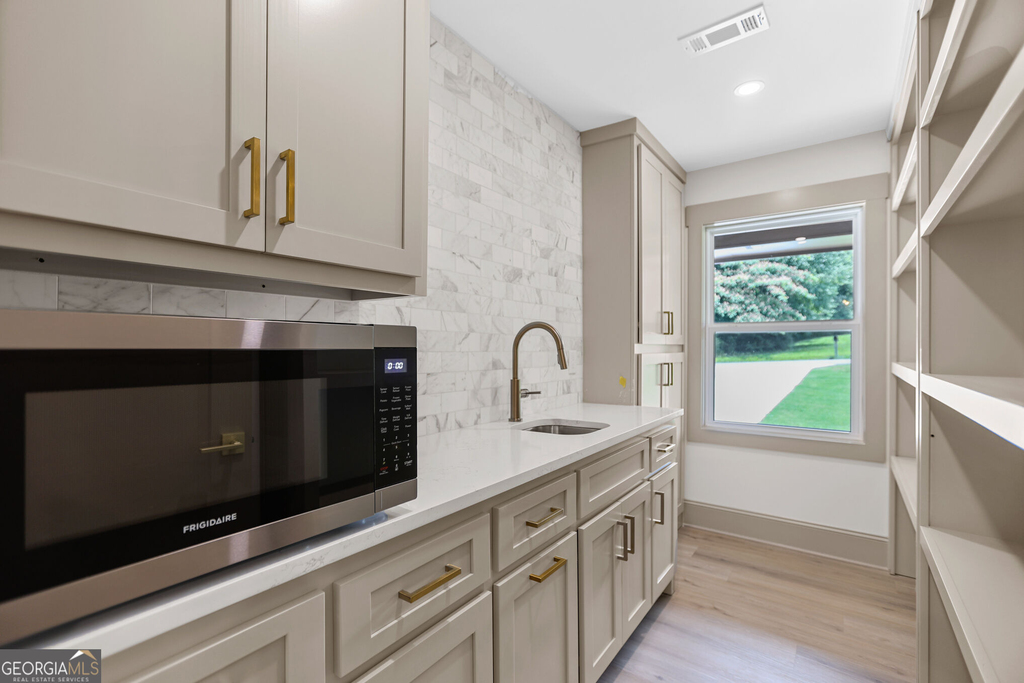 66 Young Avenue - Photo 7