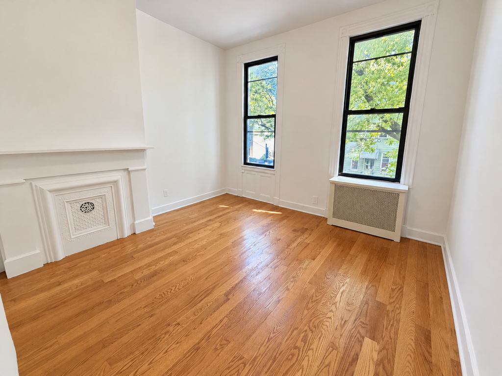 369 Menahan Street - Photo 7