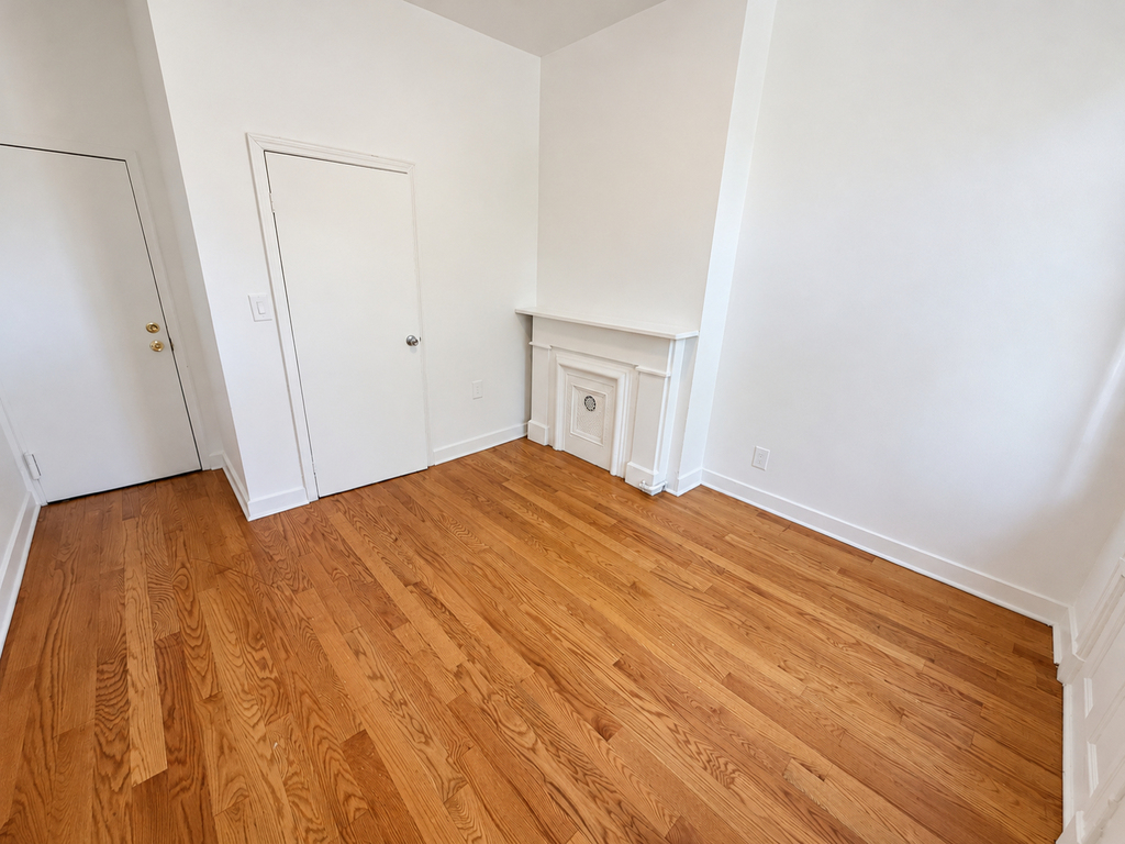 369 Menahan Street - Photo 5