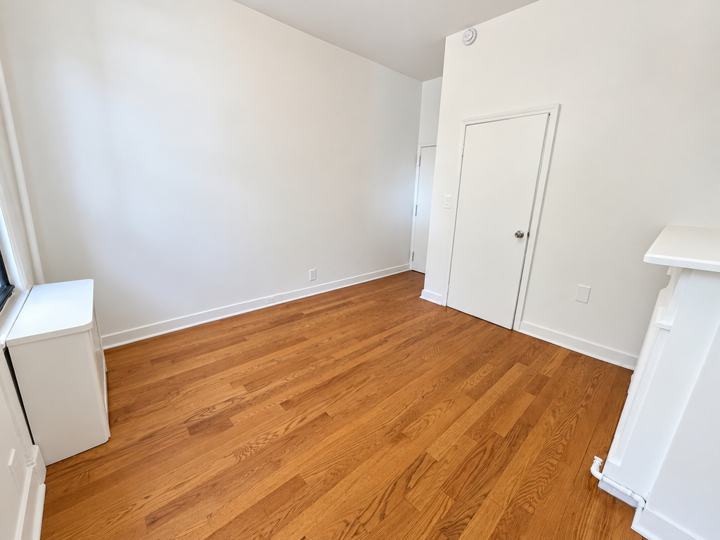 369 Menahan Street - Photo 6