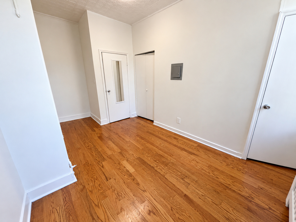 369 Menahan Street - Photo 9