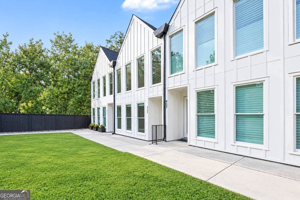 409 Burgundy Way - Photo 1