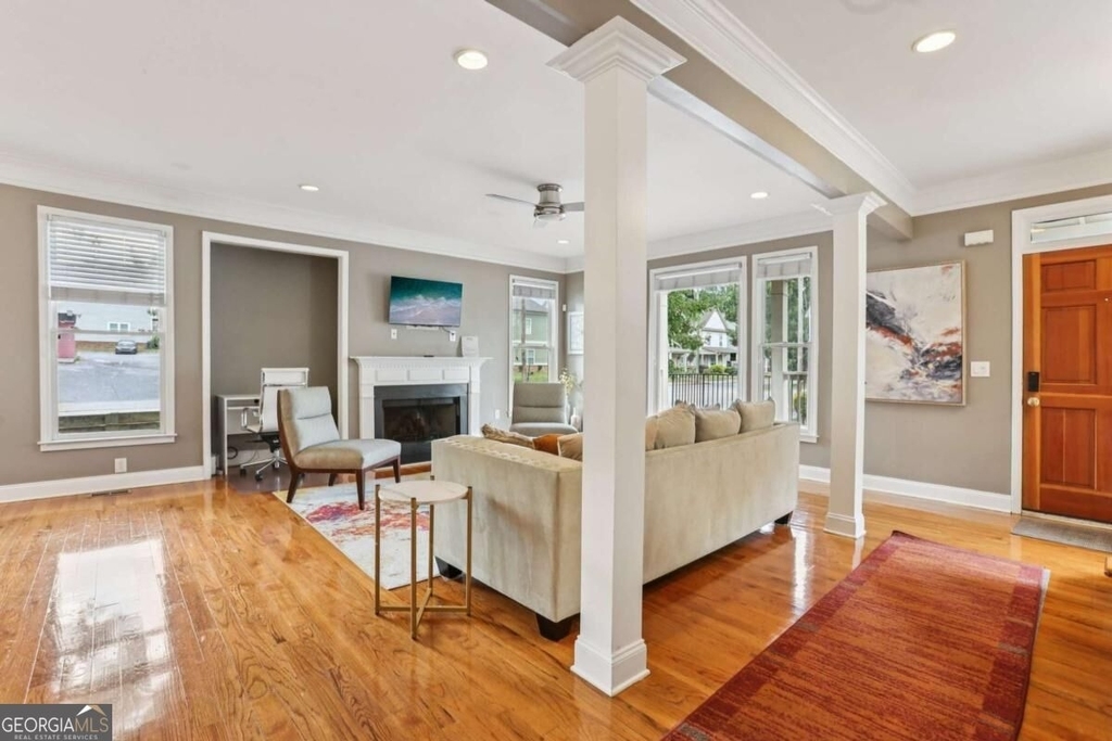 663 Windsor Street Sw - Photo 3