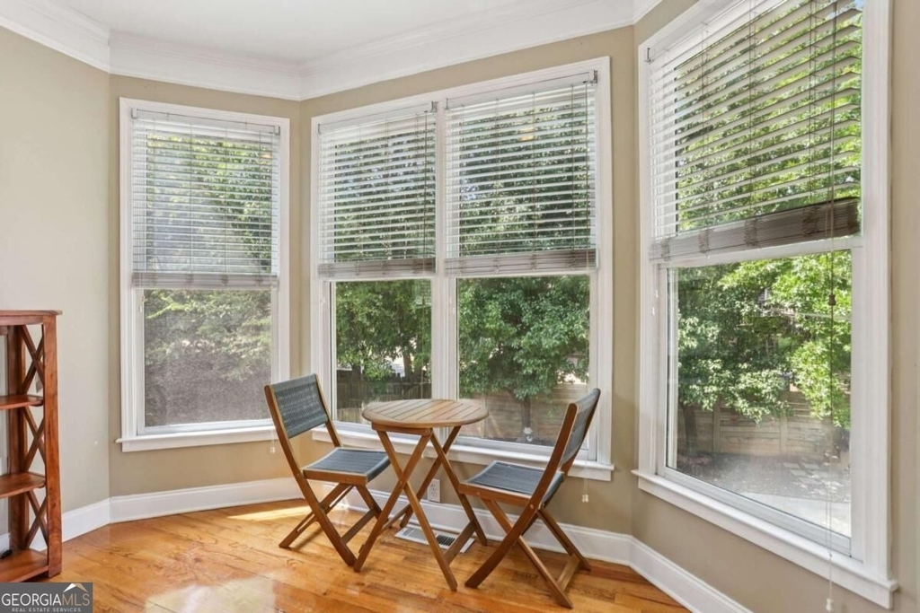 663 Windsor Street Sw - Photo 12