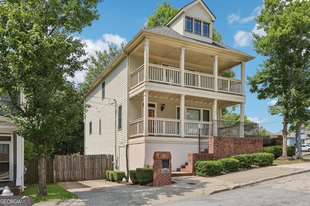 663 Windsor Street Sw - Photo 1