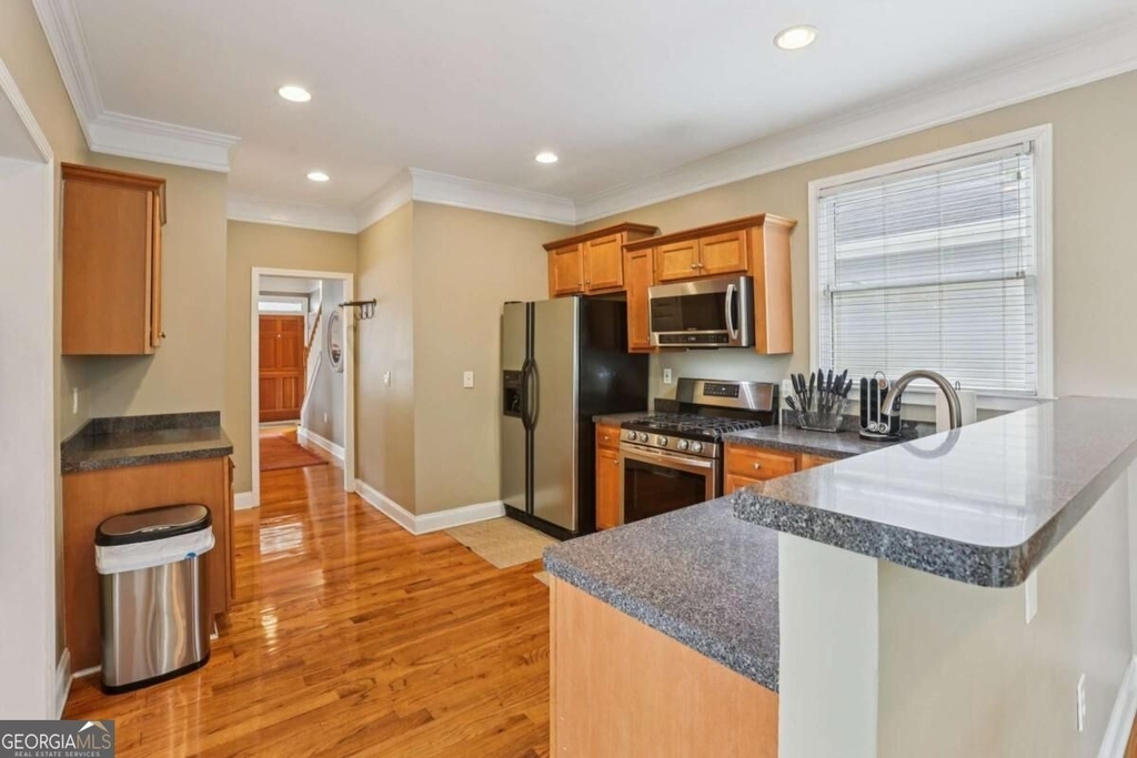 663 Windsor Street Sw - Photo 11