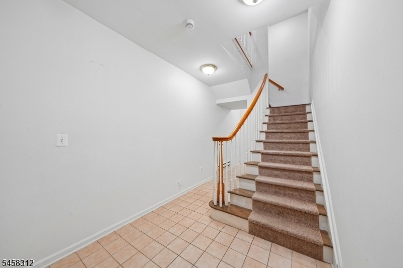 611 Binghampton Ln - Photo 4