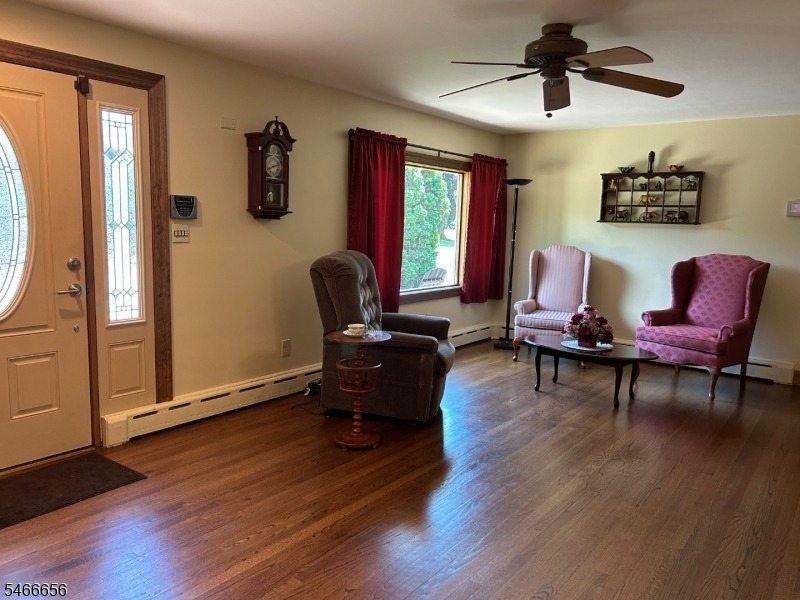 411 Sussex St - Photo 2