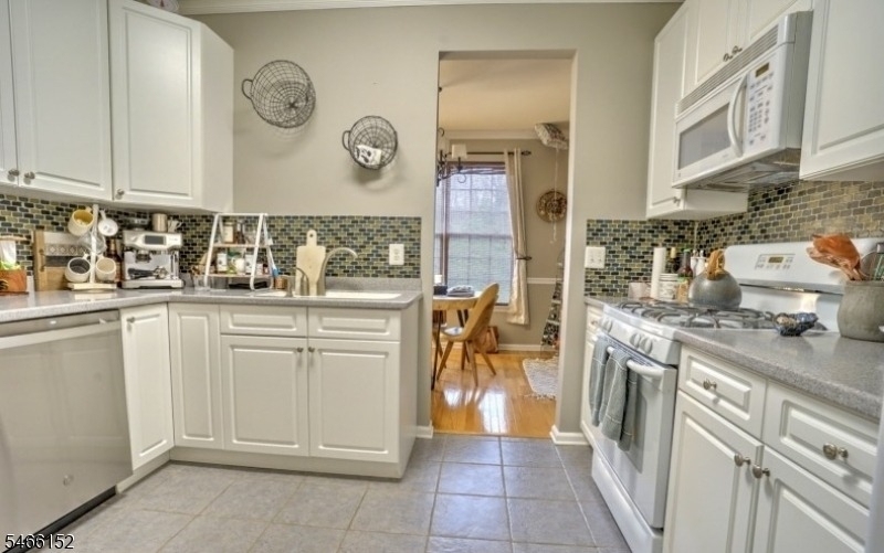 43 Conover Ter - Photo 0