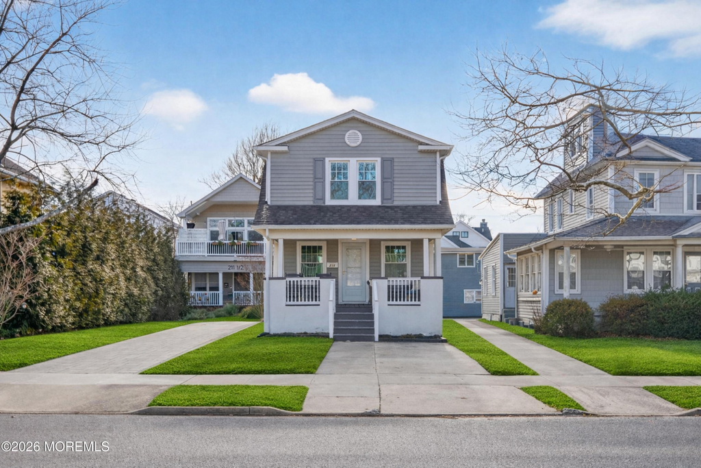 211 Lareine Avenue - Photo 1