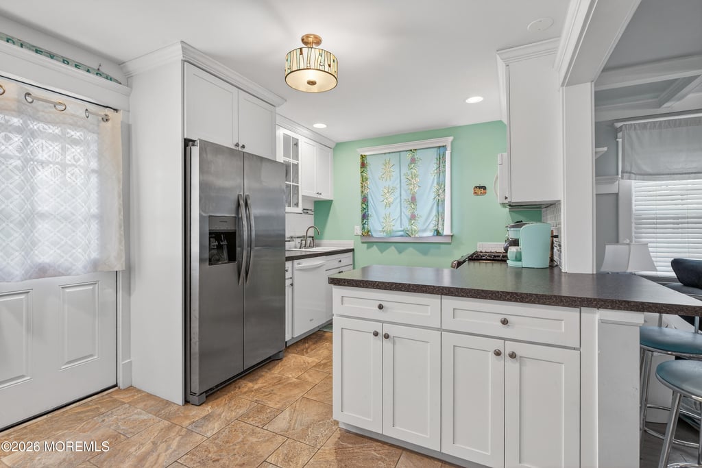 211 Lareine Avenue - Photo 10