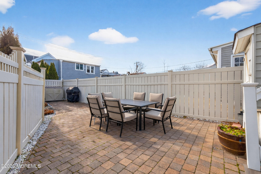 211 Lareine Avenue - Photo 4