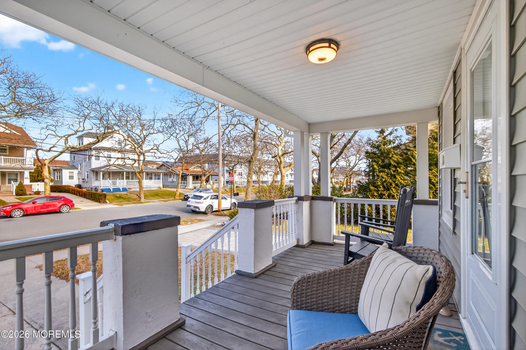 211 Lareine Avenue - Photo 3