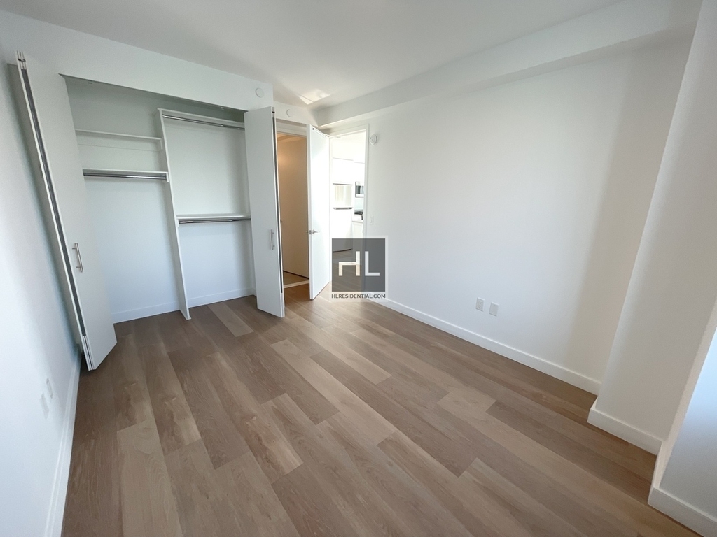 Center Boulevard - Photo 2