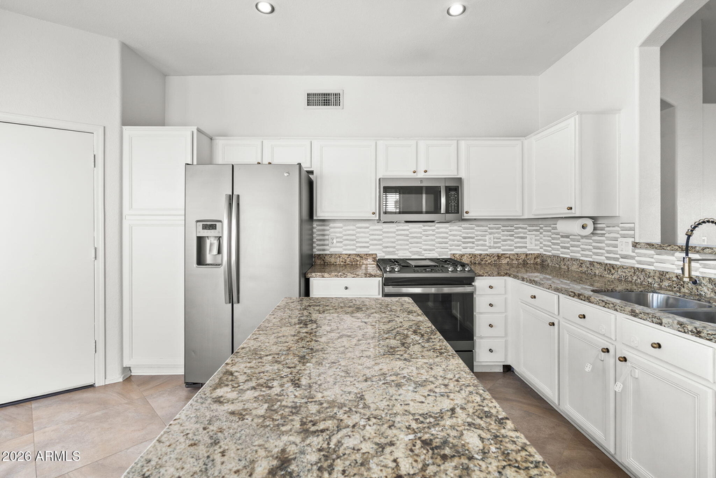 1638 E Barbarita Avenue - Photo 9