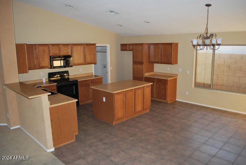 15664 W Saguaro Lane - Photo 2