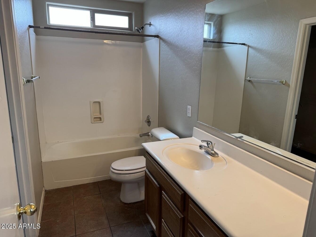 1572 S 220th Lane - Photo 17