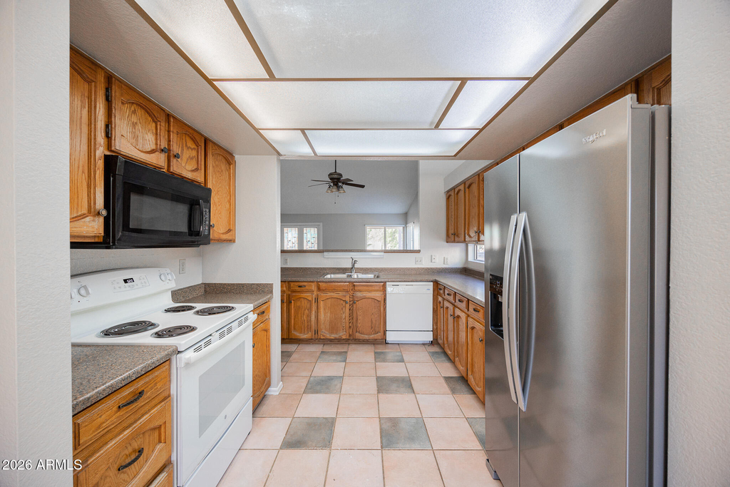 170 S Maple Street - Photo 9