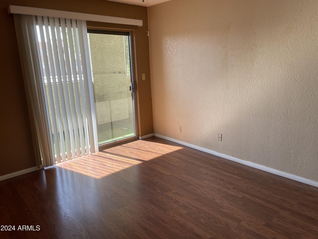 540 N May -- - Photo 5