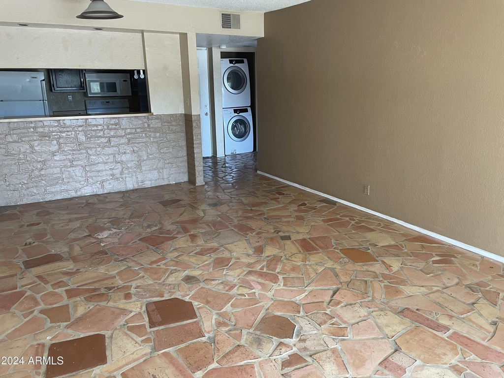 540 N May -- - Photo 6