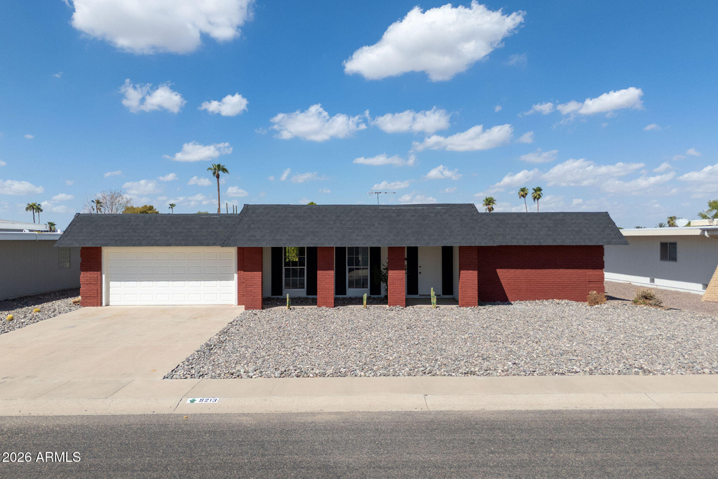 9213 W Briarwood Circle N - Photo 0