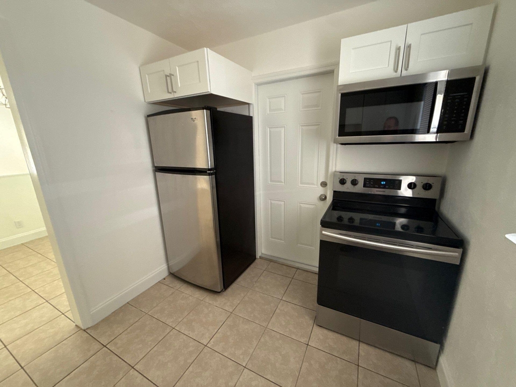 429 Se Lake Street - Photo 1