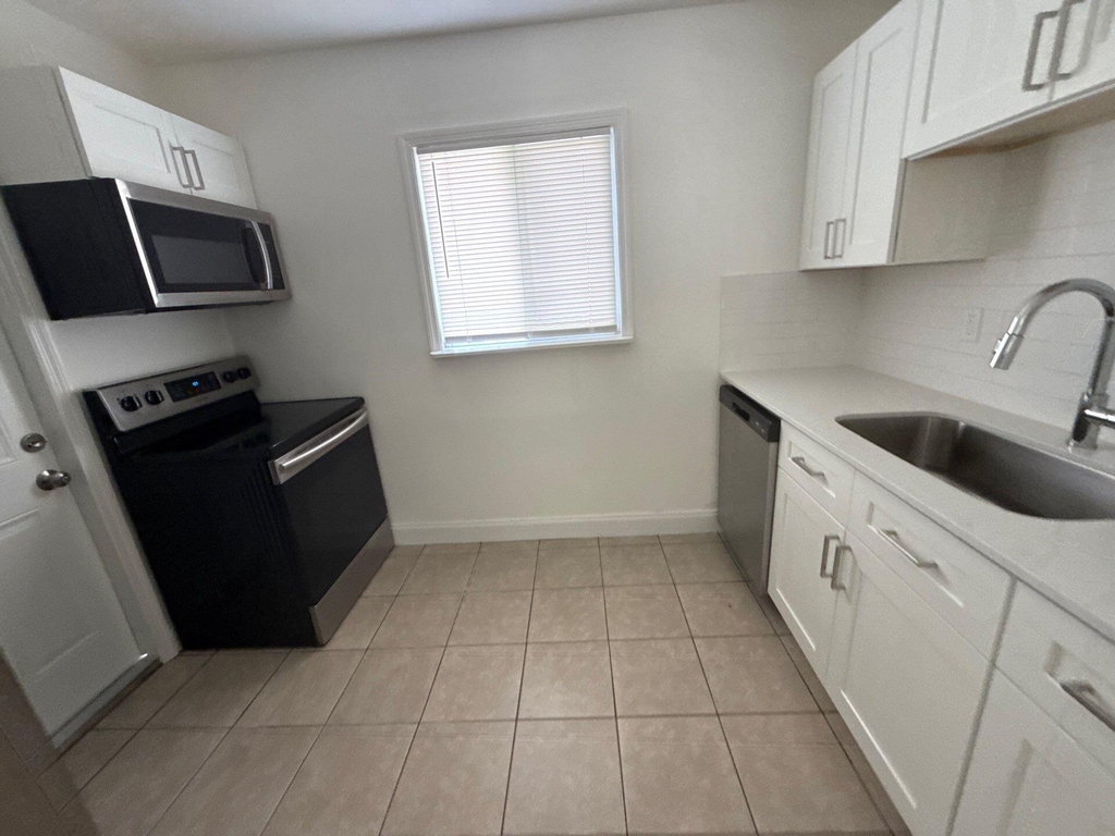 429 Se Lake Street - Photo 3