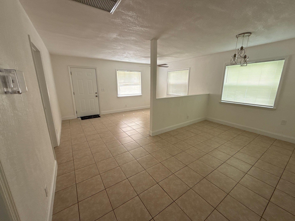 429 Se Lake Street - Photo 8