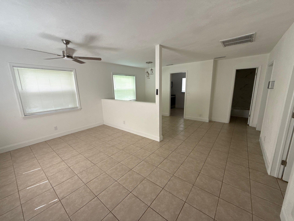 429 Se Lake Street - Photo 9