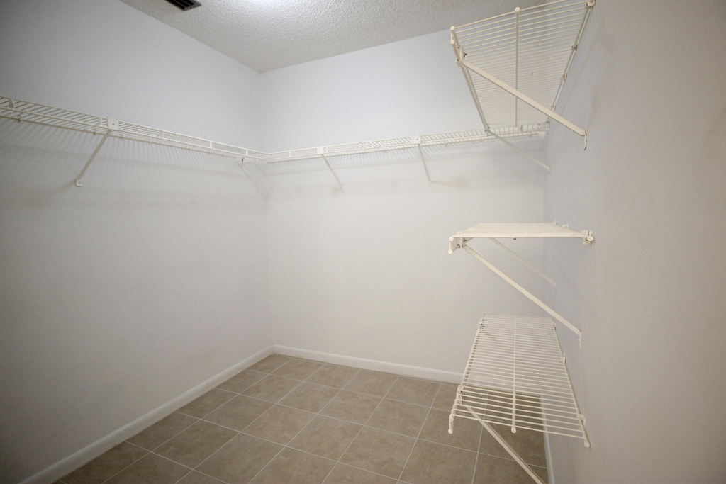 105 Lakeview Drive E - Photo 11