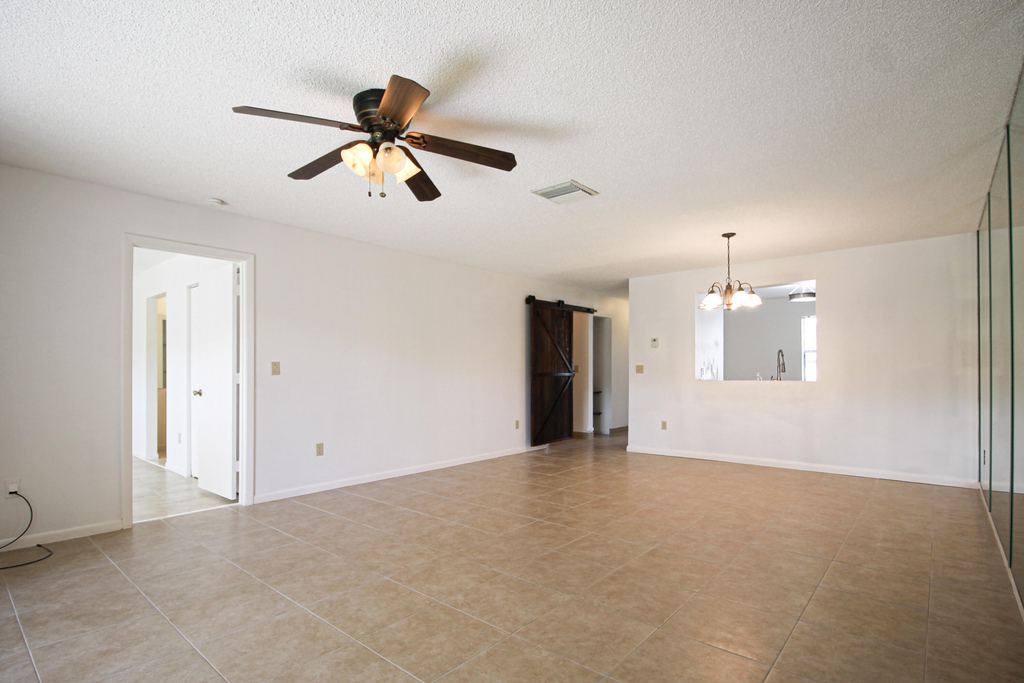 105 Lakeview Drive E - Photo 4