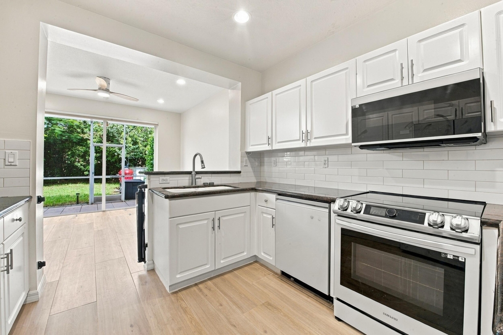 5643 Nw 125th Avenue - Photo 11
