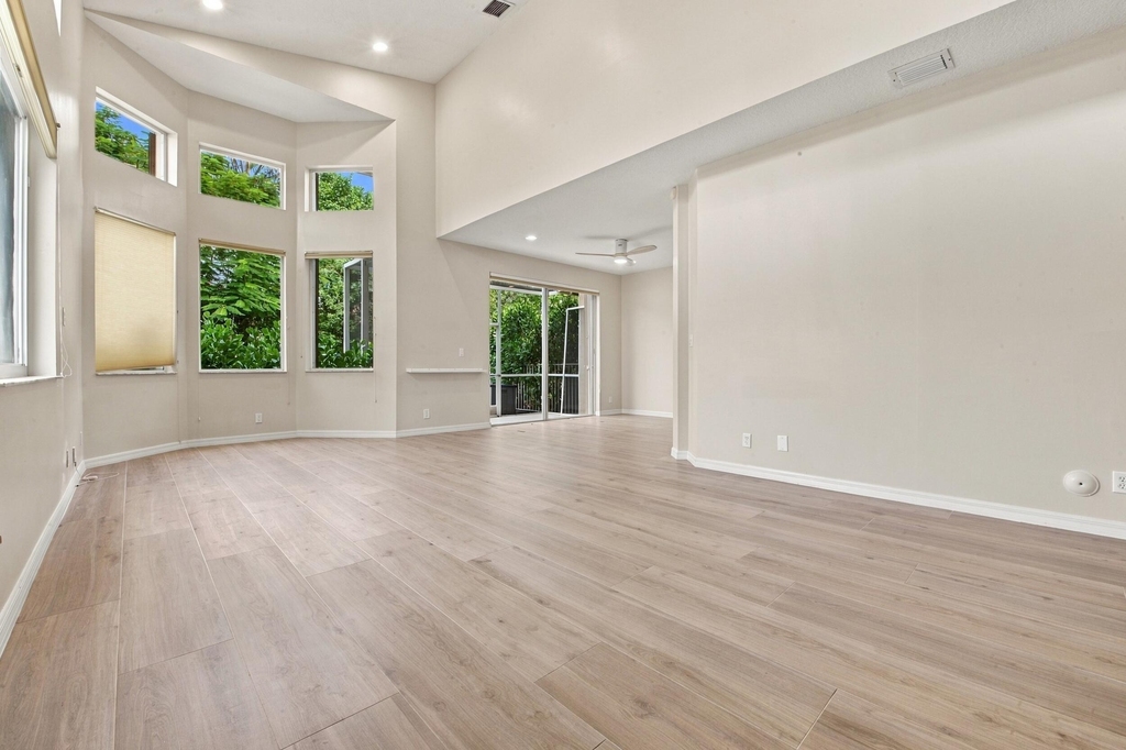 5643 Nw 125th Avenue - Photo 3