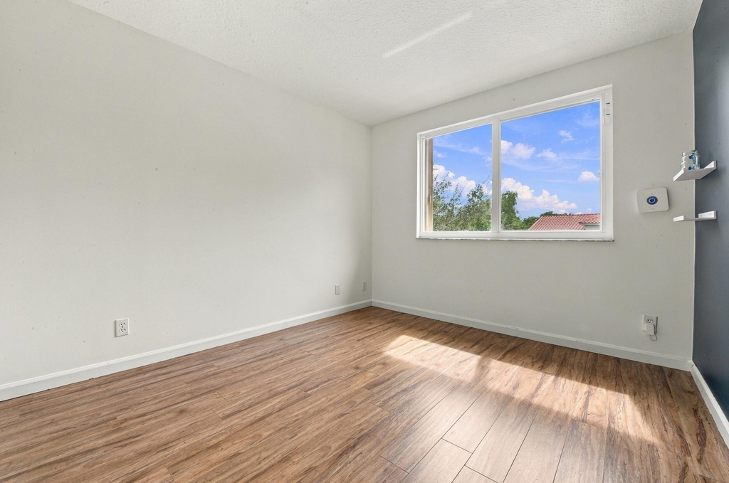 5643 Nw 125th Avenue - Photo 22
