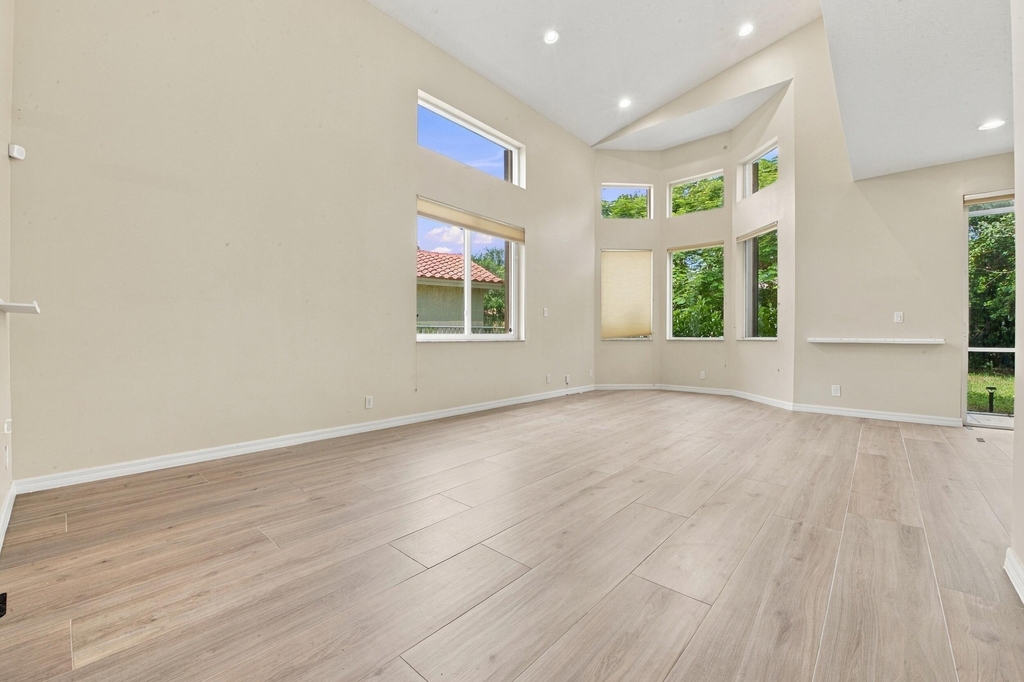5643 Nw 125th Avenue - Photo 4