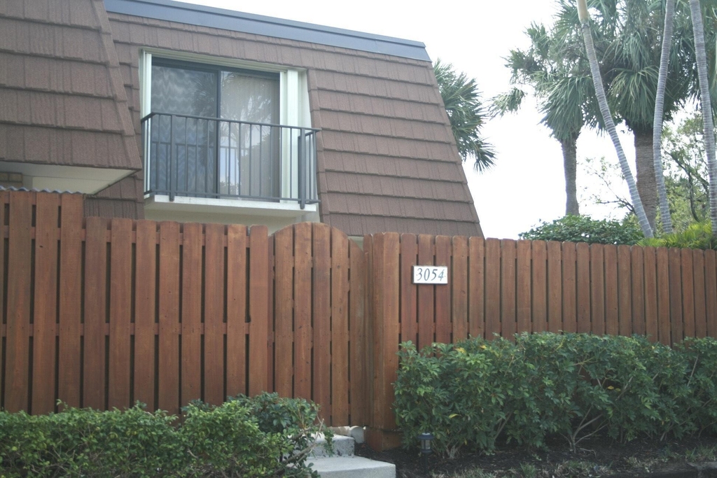 3054 30th Court - Photo 0