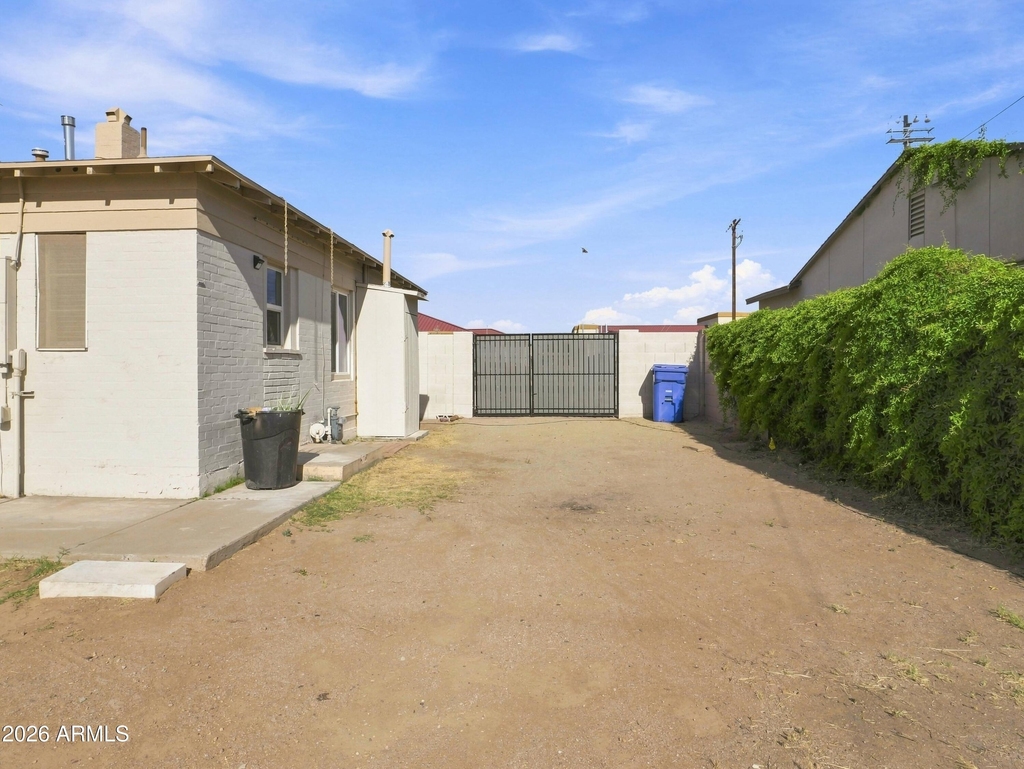 2708 N Dayton Street - Photo 12